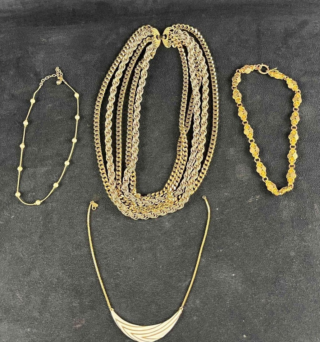 Assorted Gold Colored Necklaces Fashion Jewelry (1 of 6)