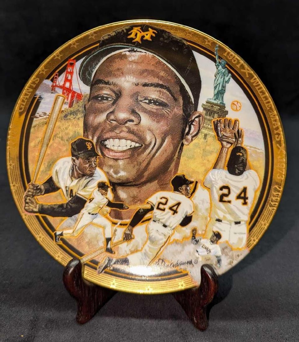 The Legendary Willie Mays Collector Plate: The Legendary Willie Mays Collector Plate. By The Hamilton Collection in 1992. Plate number 2142D. The plate is approx 6 3/8" x 1" x 6 1/2" and it weighs 0.50lb. Comes with a plate stand. Please