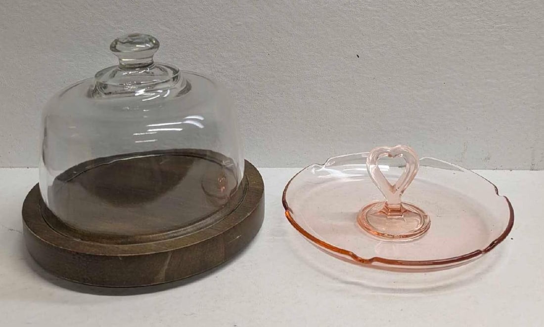 Pink Depression Heart Handle Tray And Cake Display Dish: Pink Depression Heart Handle Tray And Cake Display Dish. This lot includes: (1) Pink Depression Glass Heart Handle Tray. This is approx 3" x 7" x 7".(1) Glass Cake Decorative Display Dish