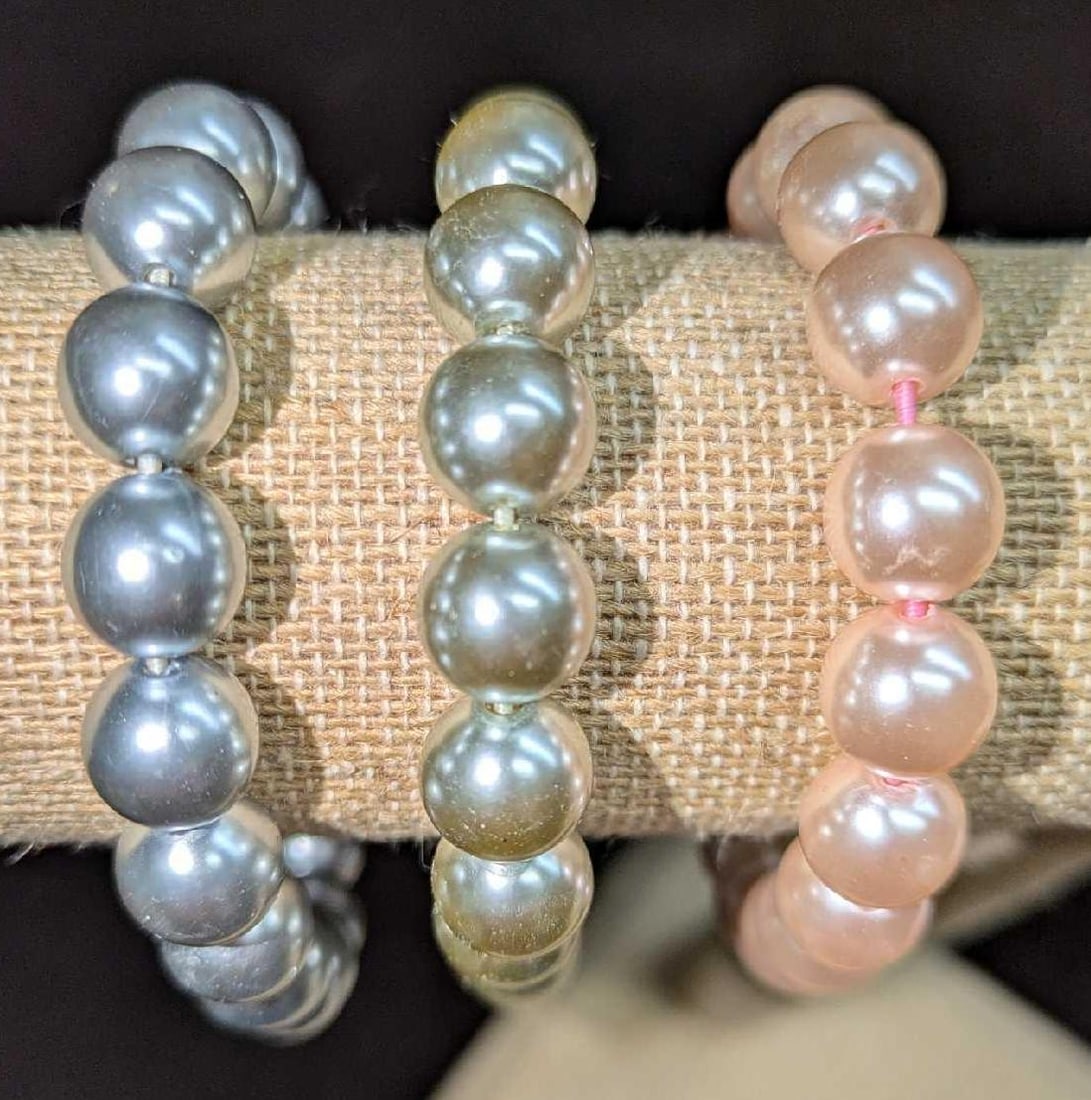 3 Vintage Stretch Faux Pearl Bracelets: 3 Vintage Stretch Faux Pearl Bracelets. Each is approx 3" x 1/8" x 3". All come in a bag that is approx 3" x 3/8" x 5 1/2" and it weighs 0.06lb. 