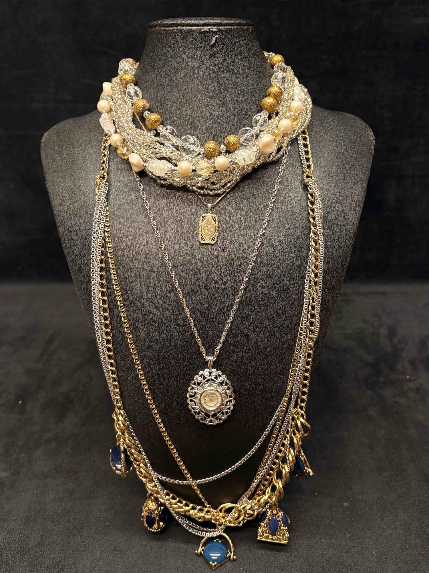 5pc Mixed Metals Timeless Necklace Set: This lot consists of 6 pre-owned costume jewelry necklaces with typical wear from use. Please review images for context of the lots visual conditions. APPROX WEIGHT: 10.3 OZ