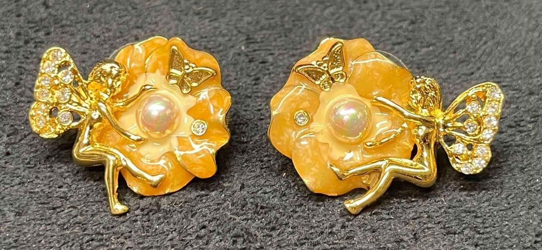 Signed Vintage Kirks Folly Gold Tone Faux Pearl Fairy Earrings: This lot contains Signed Vintage Kirks Folly Gold Tone Faux Pearl Fairy Earrings. The Kirks Folly brand was established in 1979 in New York. Each earring is approx 1" x 1" x 1/2". Total weight is