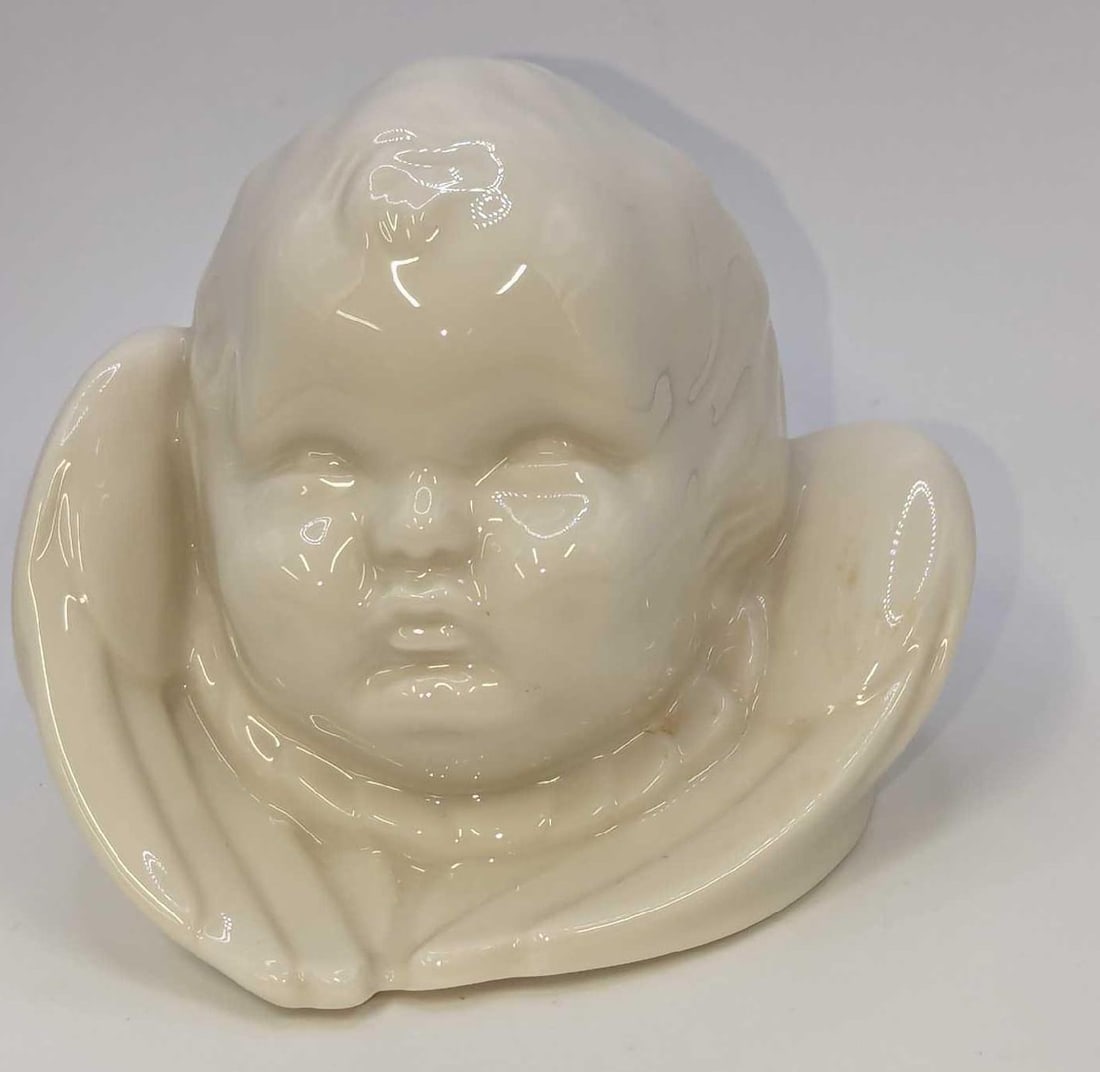 Lenox China Baby Angel Cherub Head Figurine: Lenox China Baby Angel Cherub Head Figurine. This is approx 5" x 4" x 4" and it weighs 0.72lb. The figurine has no chips or cracks.