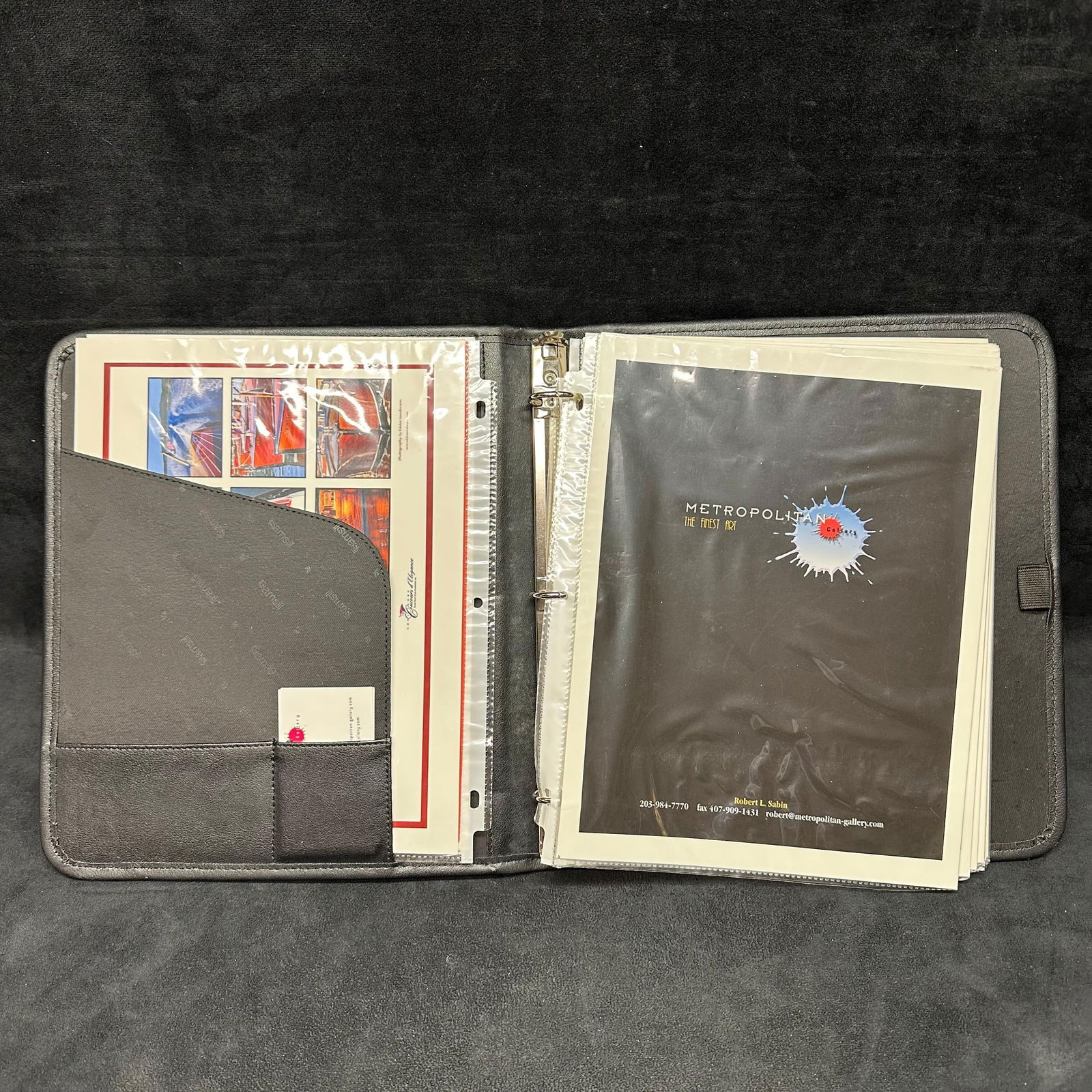 Metropolitan Gallery Art Book Portfolio Boats of Lake Tahoe: Portfolio binder containing assorted Metropolitan Gallery promotional artist prints and informational sheets. Includes full-color print samples and artist biographies for Norman Gorbaty, John Kane, Al