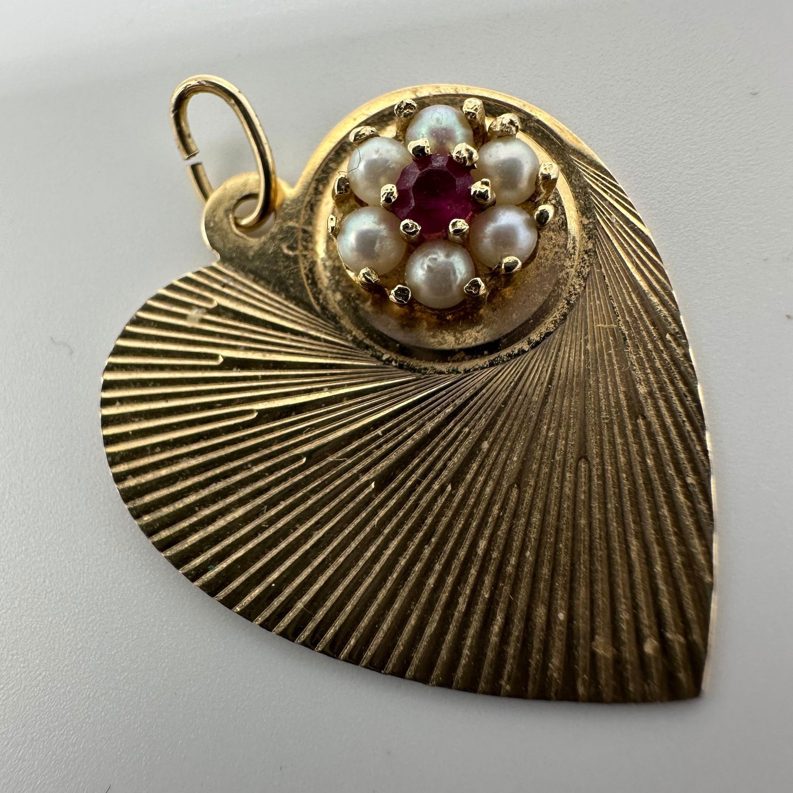 14K Gold Heart Pendant Ruby and Pearl Setting W81: This item is in good pre-owned, previously used/displayed condition with noticeable light wear and surface scratches. Please reference all photos for full details. This piece of jewelry has been teste