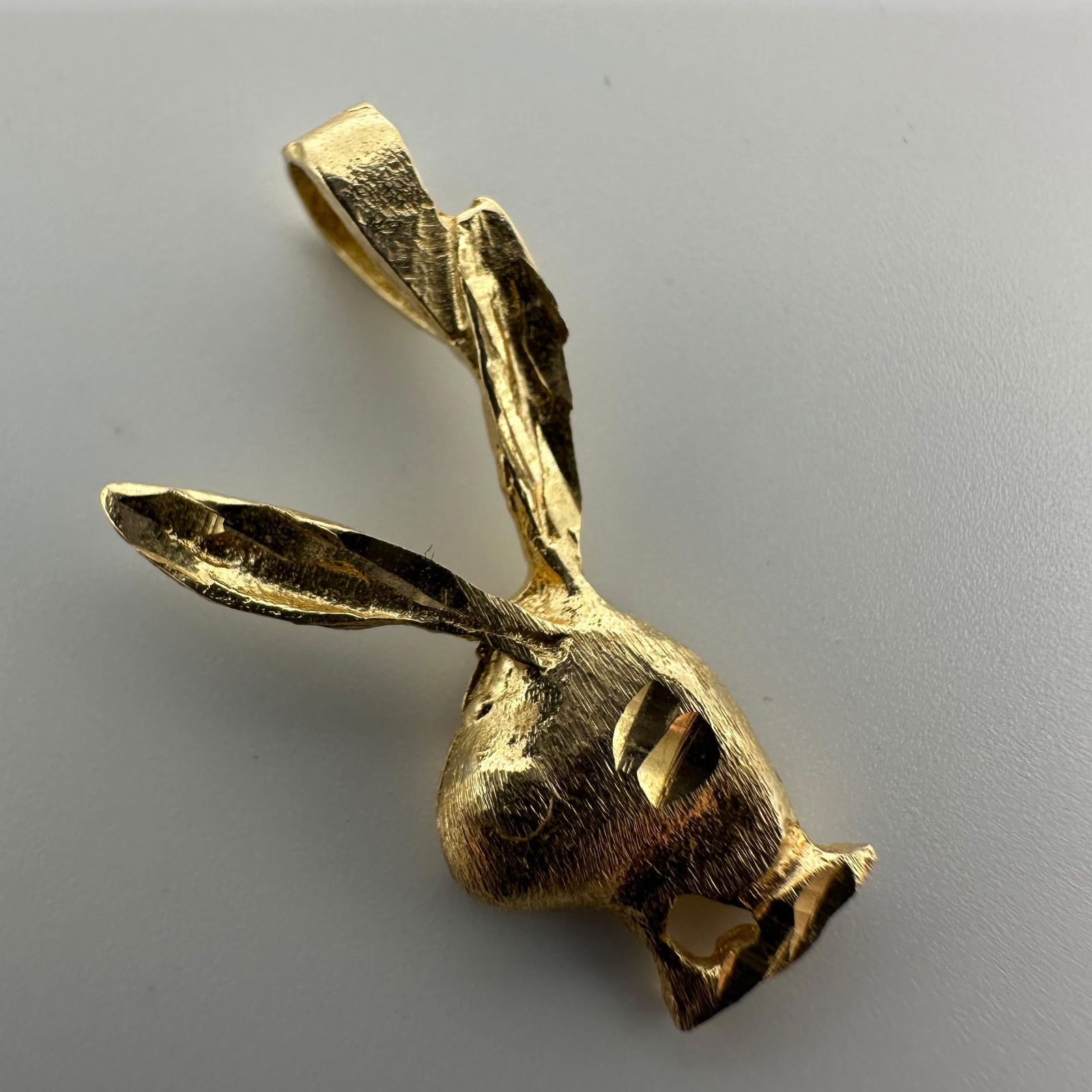 14K Bunny Playboy Style Gold Pendant W65: This item is in good pre-owned, previously used/displayed condition with noticeable light wear and surface scratches. Please reference all photos for full details. This piece of jewelry has been teste