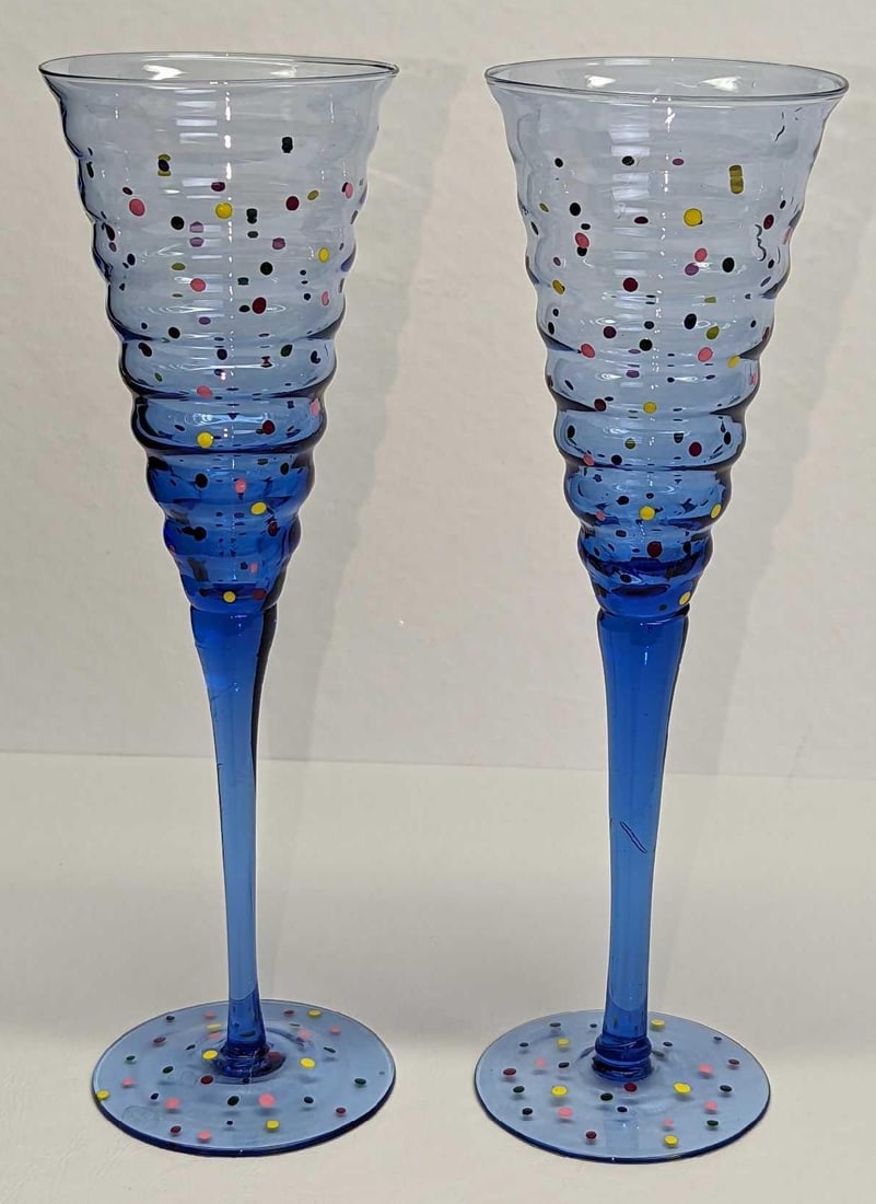 2 Colorful Confetti Champagne Flute Glasses: 2 Colorful Confetti Champagne Flute Glasses. The maker and date of creation are unknown. Each glass is approx 2 1/2" x 2 1/2" x 8 3/4" and the total weight is 0.48lb. 