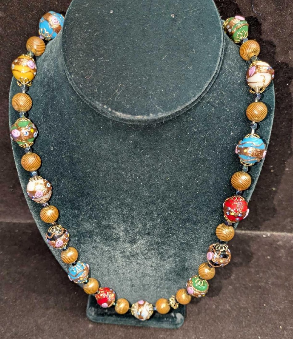 Vintage Italian Murano Colorful Art Glass Bead Necklace JJJ: Vintage Italian Murano Colorful Art Glass Bead Necklace JJJ. Glass beads with hand painted designs. Is approx 24" and it weighs 0.20lb.