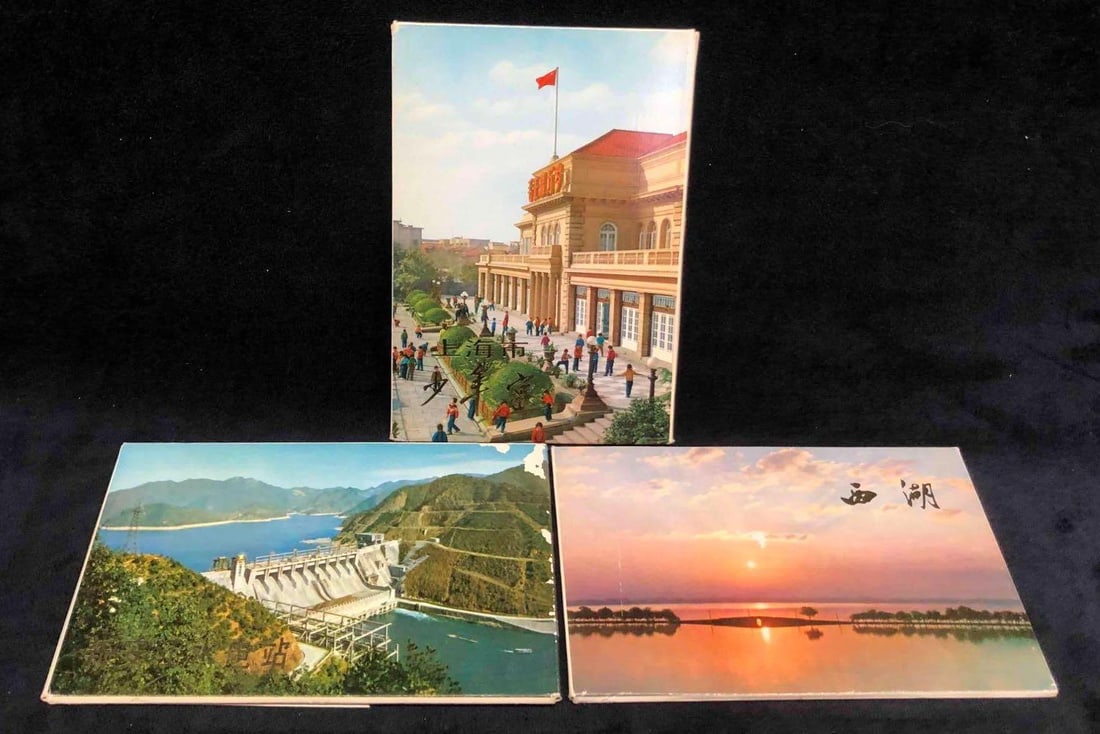 Over 30 Vintage Postcards From China: This lot contains a Over 30 Vintage Postcards From China. Each postcard is approx 3 3/4" x 5 3/4" and altogether they weighs about 0.3lbs. Overall the Postcards are in good used condition w