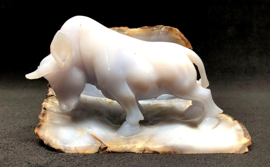 Natural Blue Chalcedony Agate Geode Carving of Bull: Natural Blue Chalcedony Agate Geode Carving of Bull. The item measures approximately 4-3/4" x 2-1/2" x 3-1/4" and weighs about 1.2lbs. Overall the Geode Carving is in good used, vintage condition