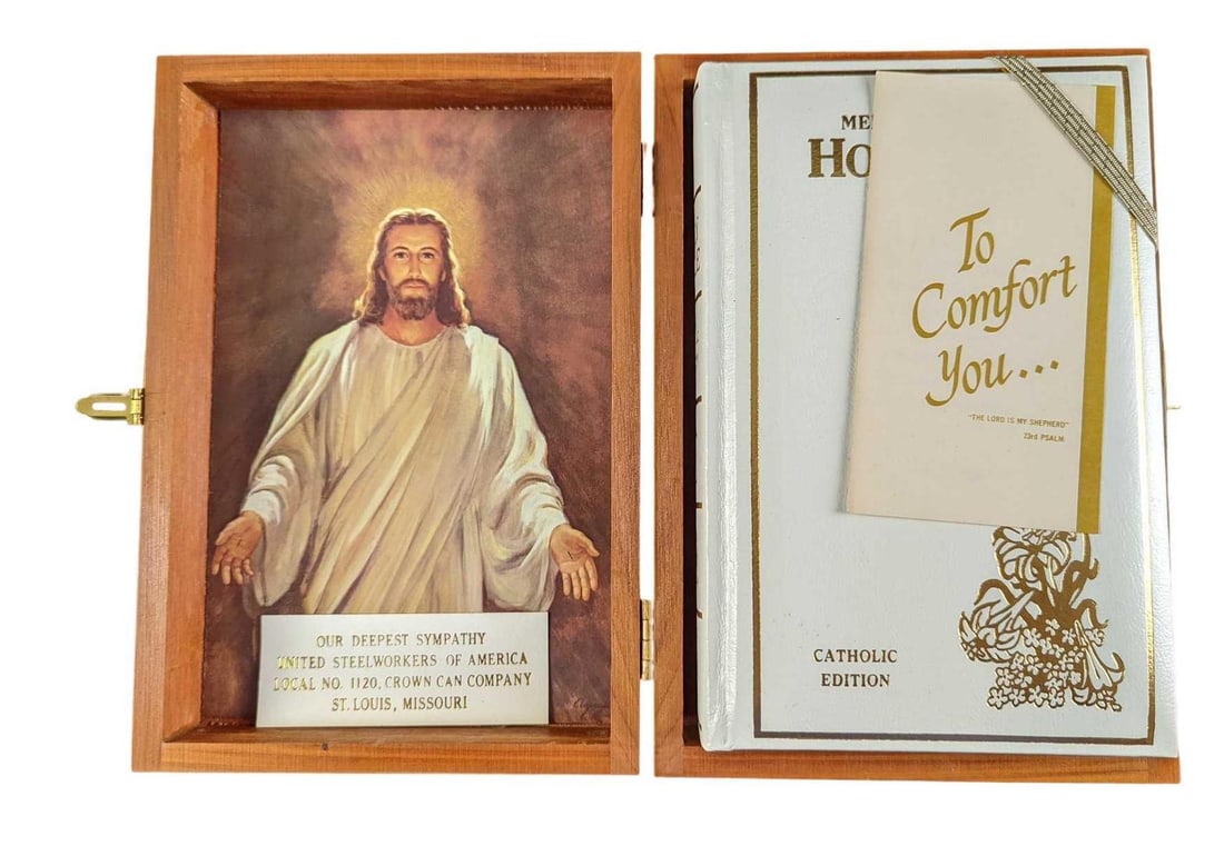 Vintage Memorial Edition Holy Bible In Cedar Box: Vintage Memorial Edition Holy Bible Concordance in an cedar box. Beautiful cedar box stamped as made by The Carpenters Union 155 has a picture of Jesus and 1986 Bible tucked inside. Bible is gold