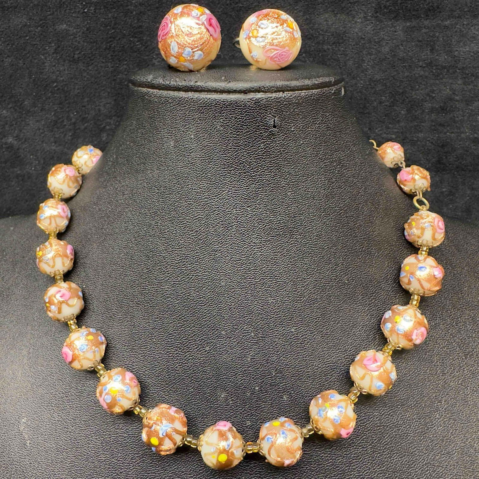 Murano Venetian Art Glass Lamp Work Floral White Beaded Fiorato Necklace and Earrings Set C83: Murano Venetian Art Glass Lamp Work Floral White Beaded Fiorato Necklace and Earrings Set C83. Necklace and earrings with white colored glass beads with beautiful designs on each. The necklace and