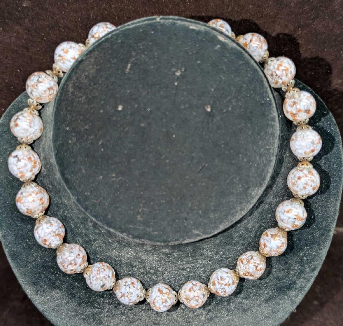 Vintage Italian Murano White And Gold Art Glass Bead Necklace RRR: Vintage Italian Murano White And Gold Art Glass Bead Necklace RRR. Glass beads with hand painted designs. Is approx 14" and it weighs 0.12lb.