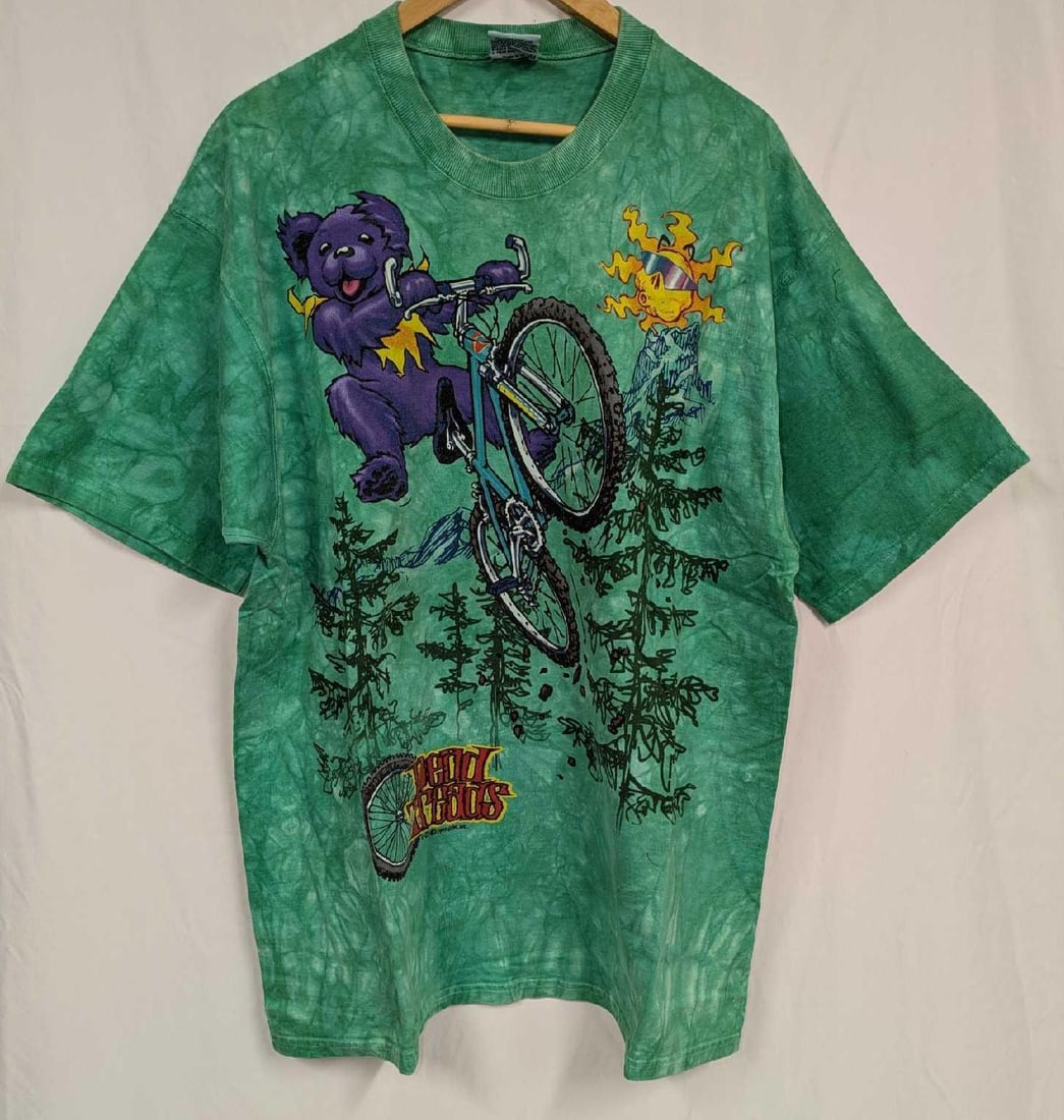 Liquid Blue Grateful Dead Dead Treads Shirt XL B: Liquid Blue Grateful Dead Dead Treads Shirt XL B. This shirt does not appear to have ever been worn. 100% Cotton. Please note, it does not come with the hanger seen in the image. Folded, the shirt is