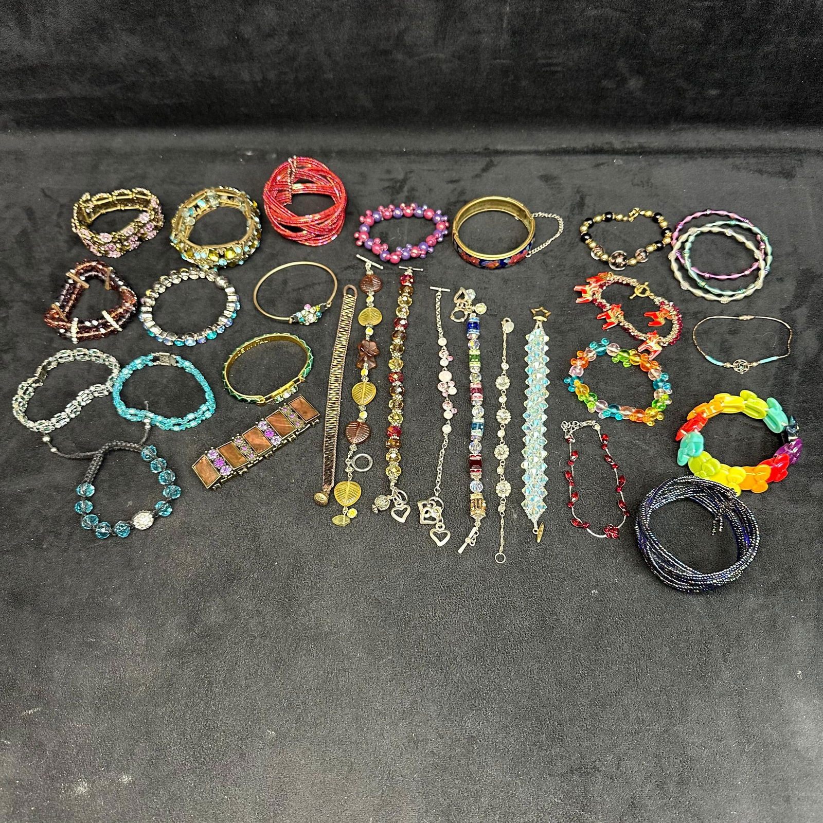 Assorted Lot of Vintage and Modern Costume Bracelets Rhinestone Beaded Stretch and Bangle Styles (1 of 11)