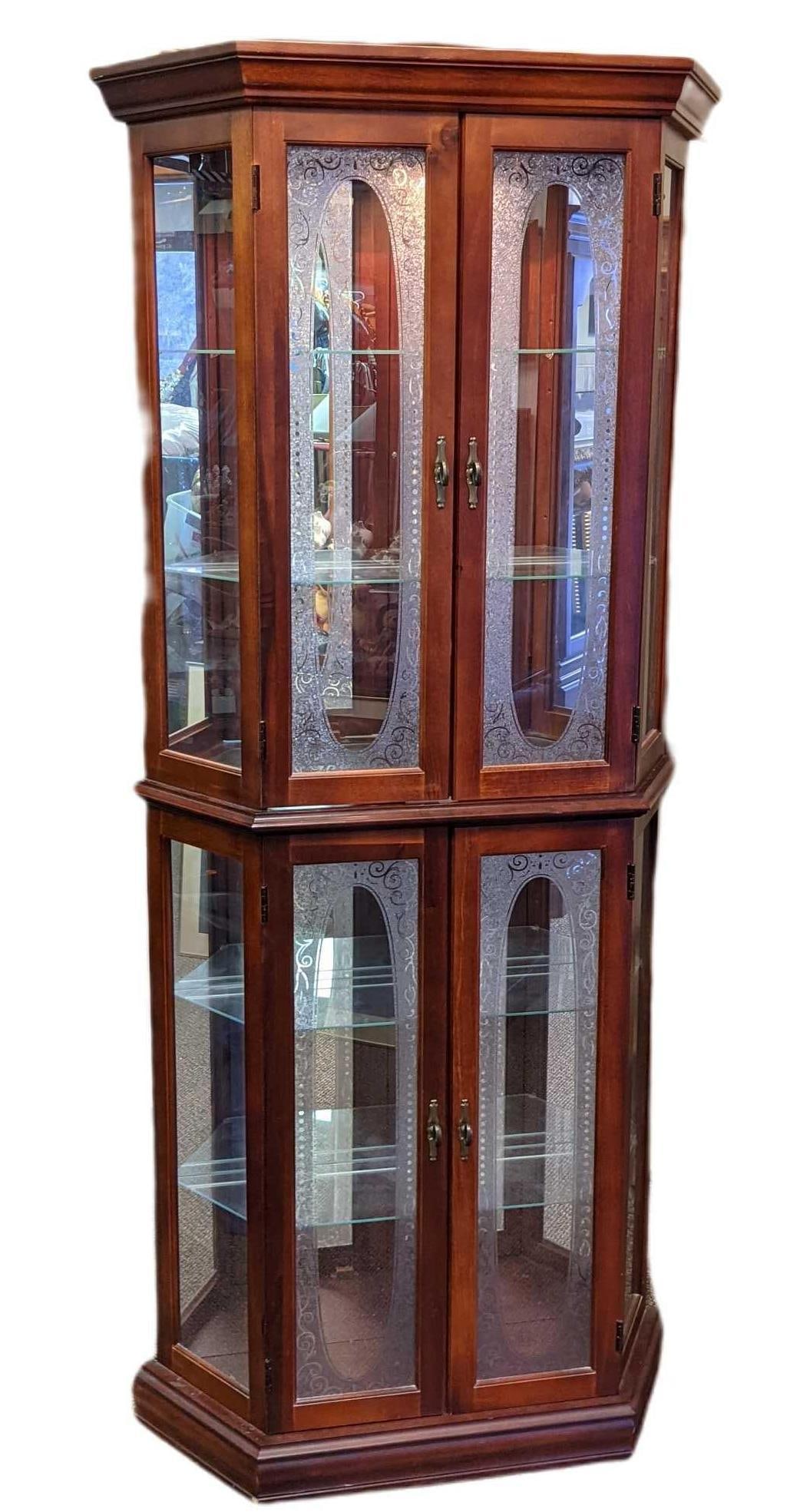 Wooden Pulaski Furniture Corporation Curio Cabinet (1 of 6)