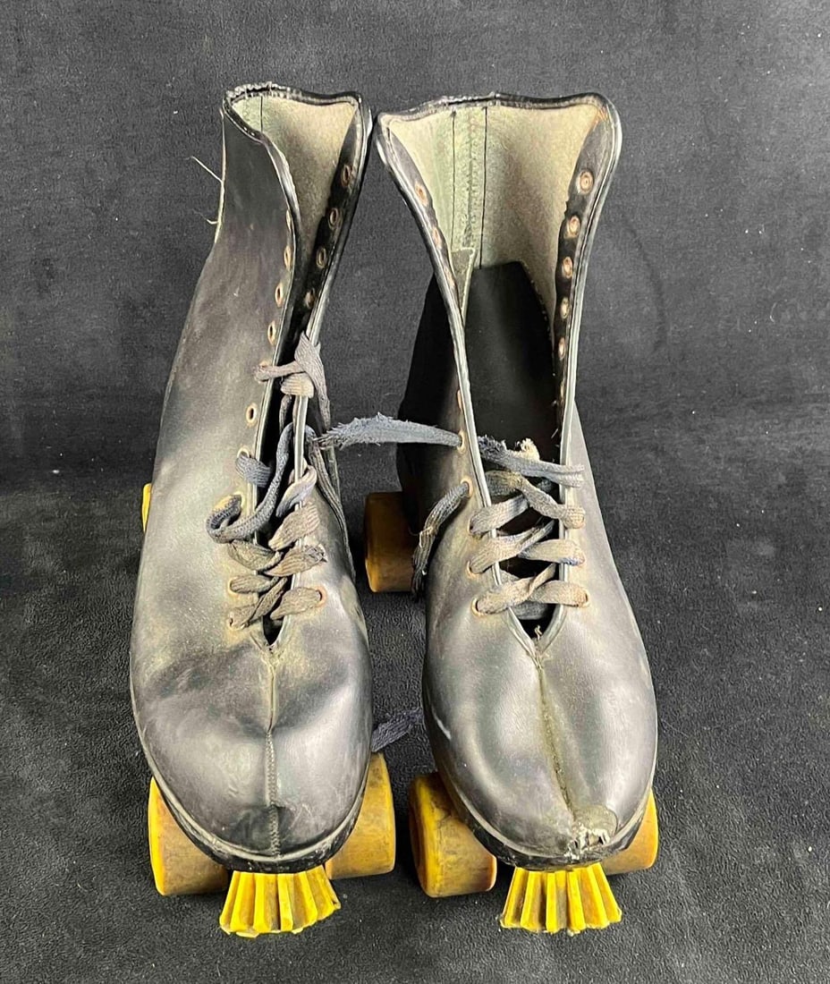 Vintage Roller Skates Yellow Wheels: Vintage Roller Skates Yellow Wheels These are vintage roller skates. These are in vintage condition with some wear. We were not able to locate a brand name on these skates. The skates seem to be a men