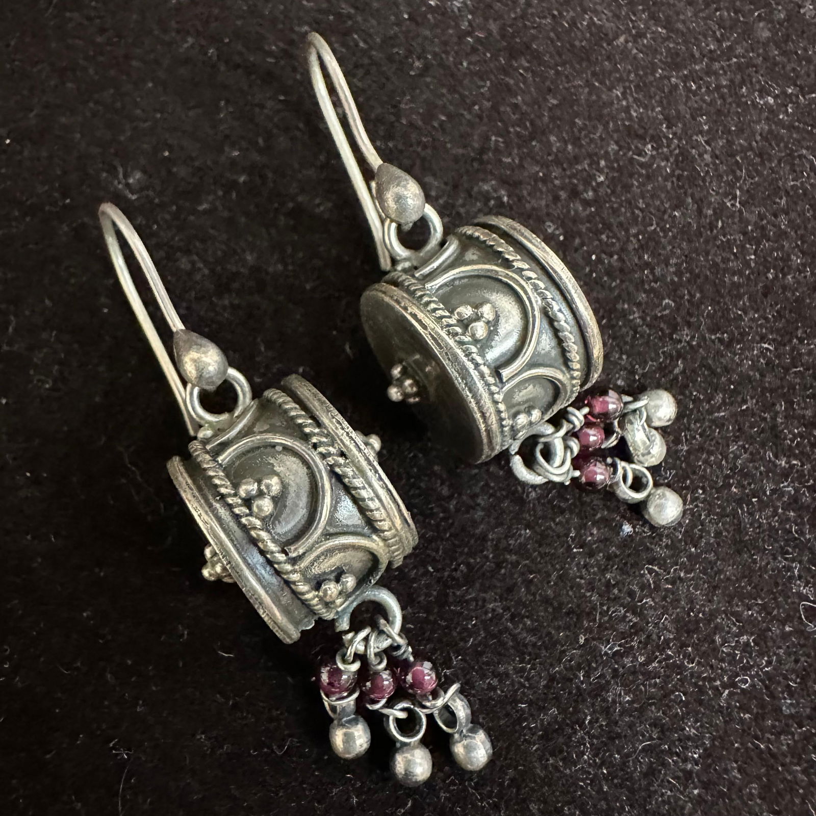 Silver Dangle Earrings Round Design with Bead Accents T88: This item is in good pre-owned, previously used/displayed condition with noticeable light wear and surface scratches. Please reference all photos for full details. This piece of jewelry has been teste