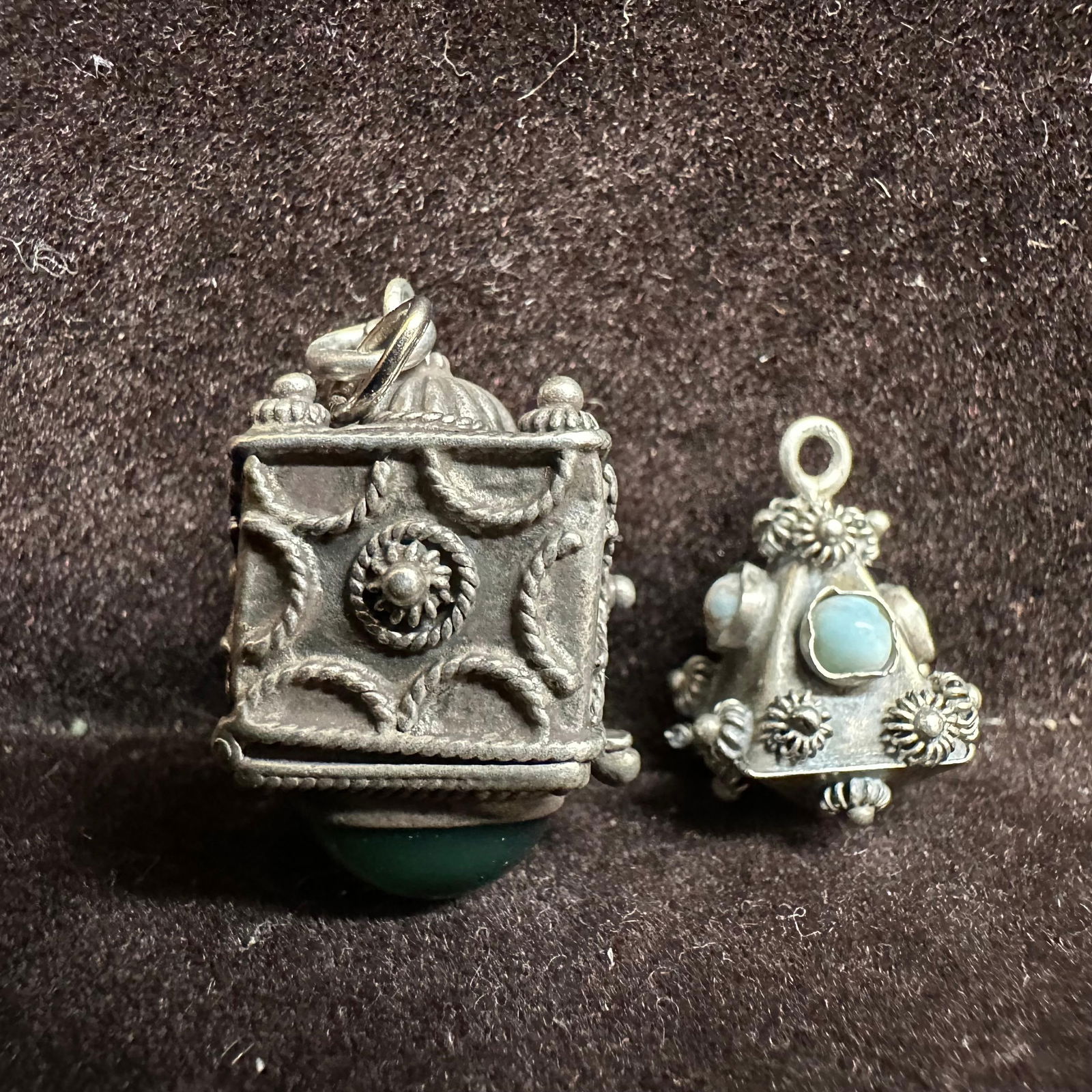 Ornate Filigree Locket Poison Charm 800 Silver Stone Charms Set T87: This item is in good pre-owned, previously used/displayed condition with noticeable light wear and surface scratches. Please reference all photos for full details. This piece of jewelry has been teste