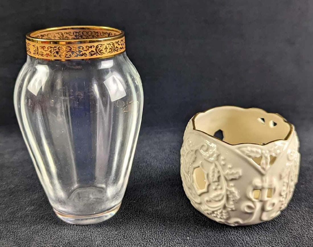 Lenox Holly Votive Candle Holder & Lenox Clear Vase: This lot includes: (1) Lenox Clear Glass Vase With 24K Trim. This vase is approx 3 1/2" x 3 1/2" x 5 1/2" and it weighs 1.21lb. The vase is in a good, used condition with some smudges ins