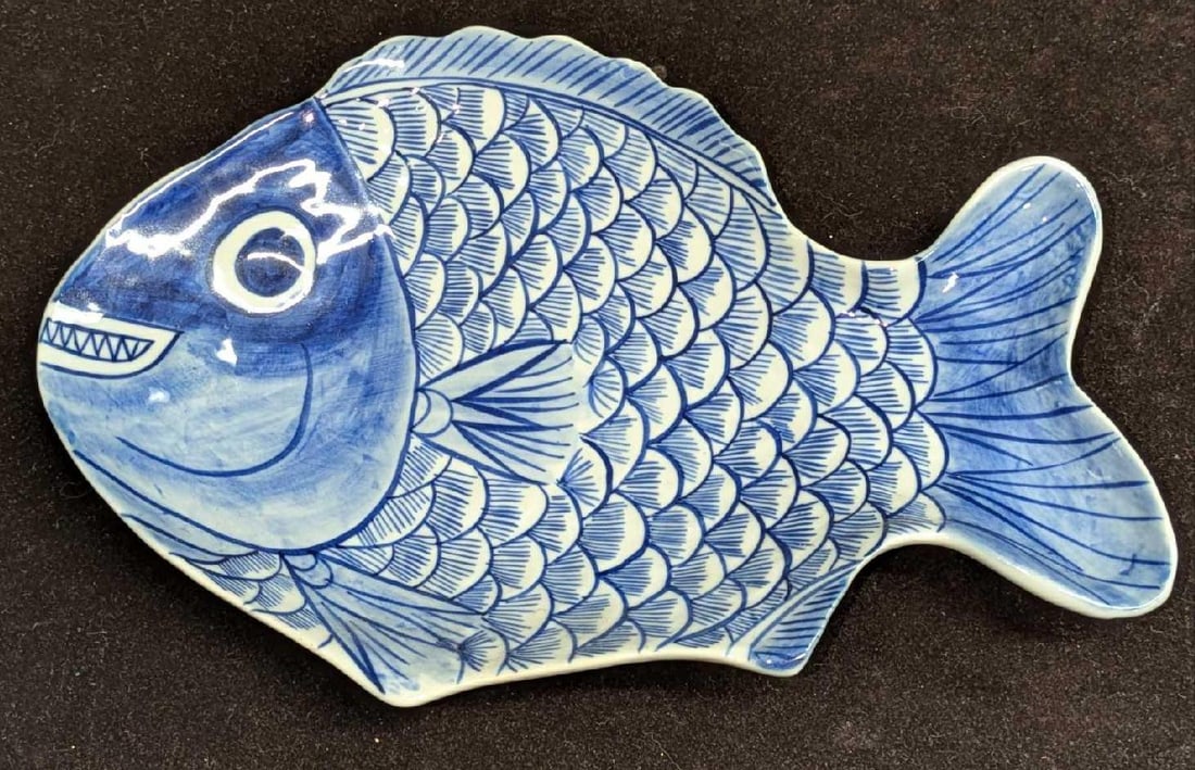 Vintage Blue & White Piranha Fish Porcelain Plate (1 of 3)