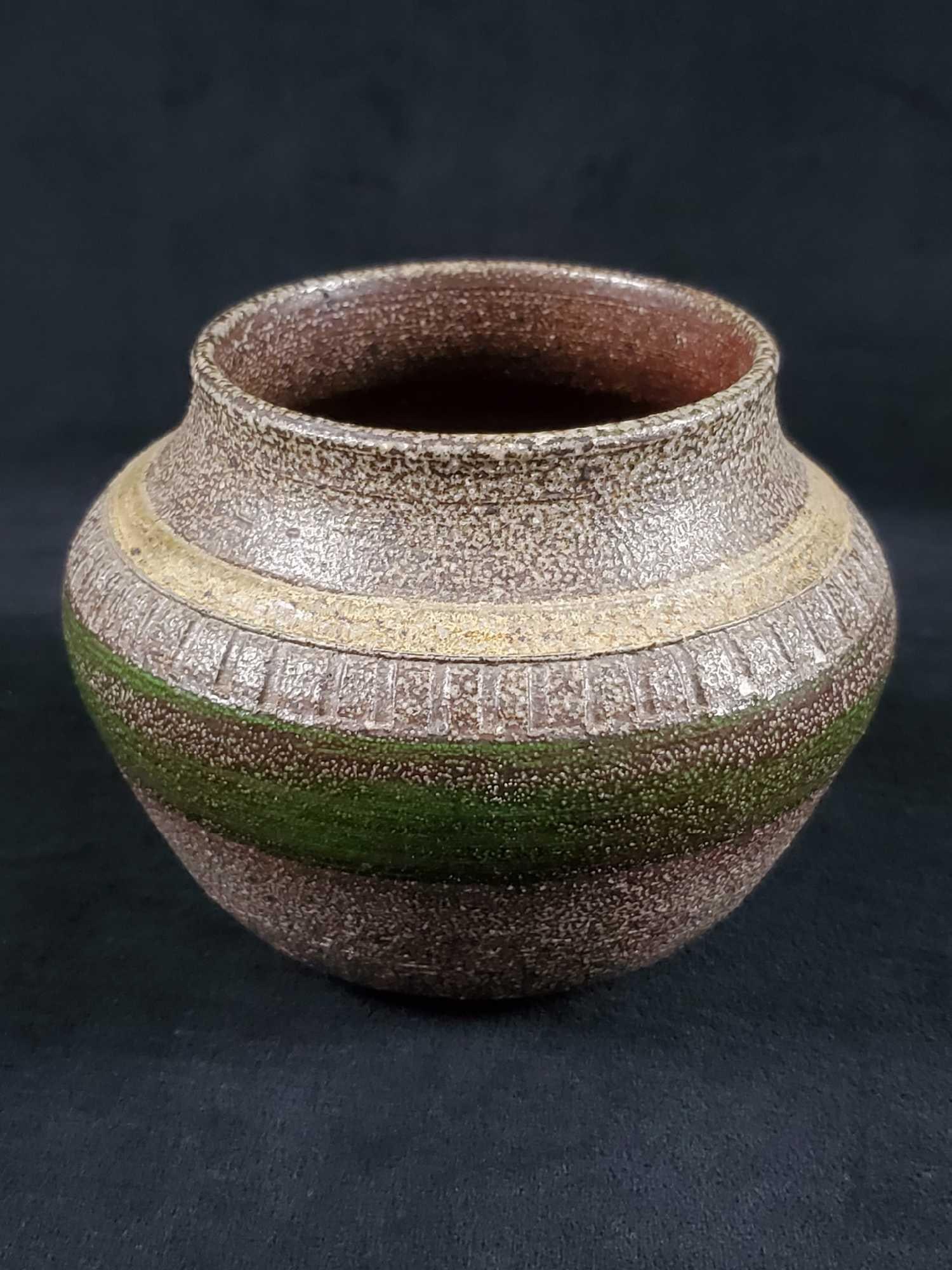 Hand made heavy earthenware pot - 2