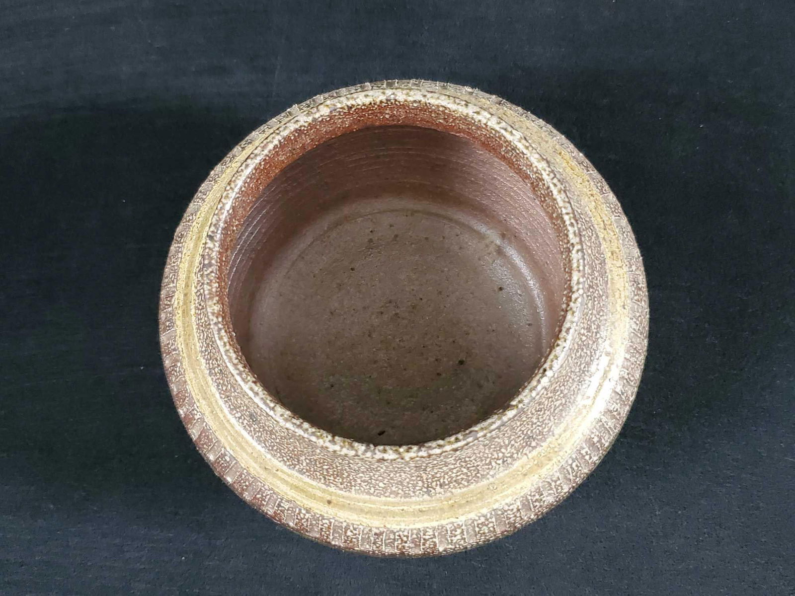 Hand made heavy earthenware pot - 3