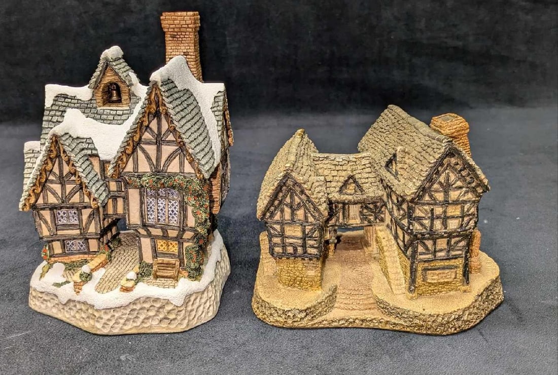 David Winter Scrooge's School And Tudor Manor House: David Winter Scrooge's School And Tudor Manor House. This lot includes: (1) Scrooge's School. This is approx 4 3/4" x 4" x 6 3/4". It comes with the original box that is approx 9