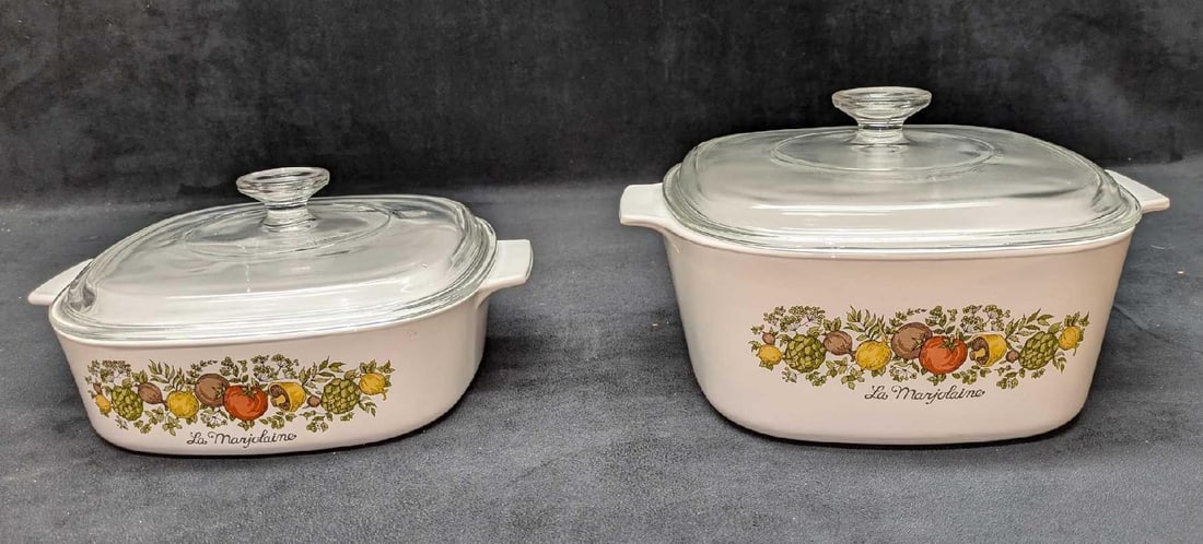 2 Retired Corning Spice Of Life Casserole with Lids: 2 Retired Corning Spice Of Life Casserole with Lids. This series was released from the year 1972 to the year 1987. This lot of ceramic includes: (1) Casserole with Lid. The Casserole is approx 10
