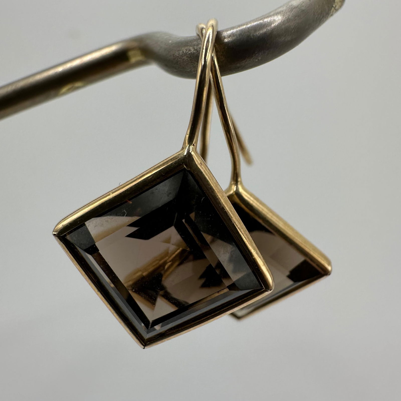 10K Gold Smoky Quartz Earrings W34: This item is in good pre-owned, previously used/displayed condition with noticeable light wear and surface scratches. Please reference all photos for full details. This piece of jewelry has been teste