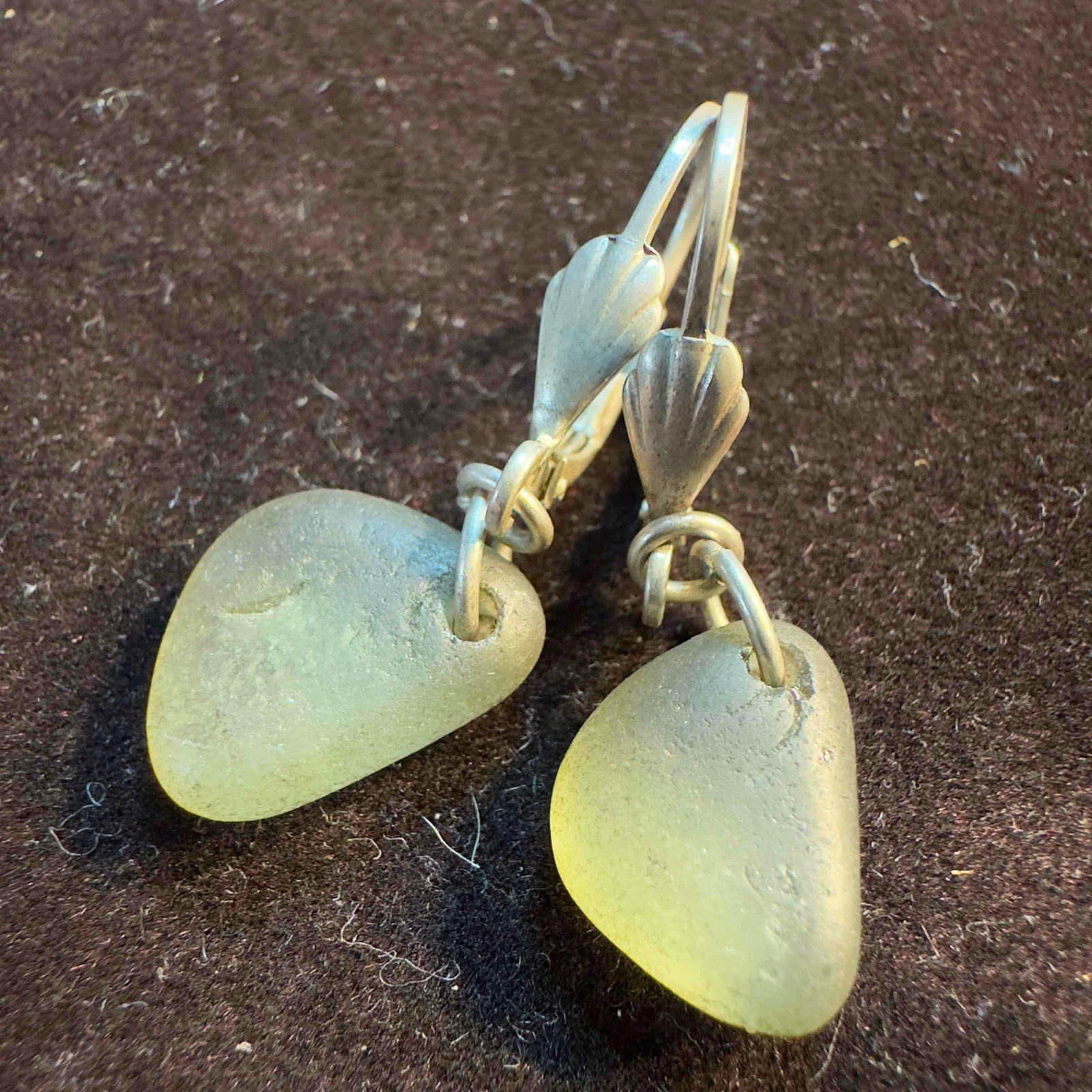 Sea Glass Sterling Silver Earrings SS99: This item is in good pre-owned, previously used/displayed condition with noticeable light wear, and surface scratches. Please reference all photos for full details. This piece of jewelry has been test