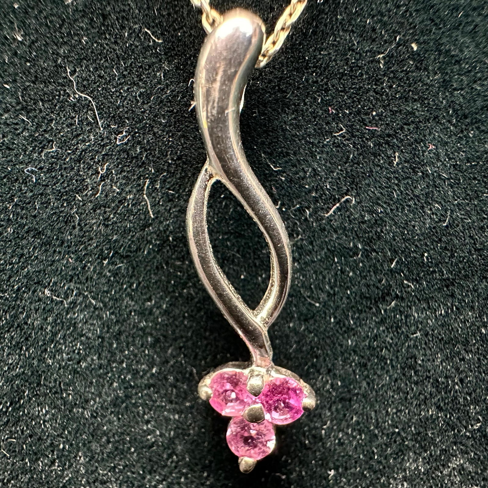 Pink Stones Modernist Pendant Sterling Silver Necklace Italy M7: This item is in good pre-owned, previously used/displayed condition with noticeable light wear and surface scratches. Please reference all photos for full details. This piece of jewelry has been