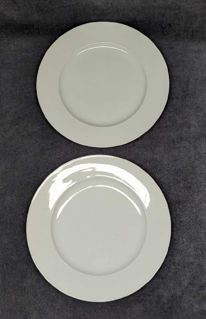 2 Retired Rosenthal China Dinner Plates C: 2 Retired Rosenthal China Dinner Plates C. This is part of the now retired, "Composition White" series. Made in Germany. This is approx 10 1/4" x 7/8" x 10 1/4" and the total weight is 2.31bs. The