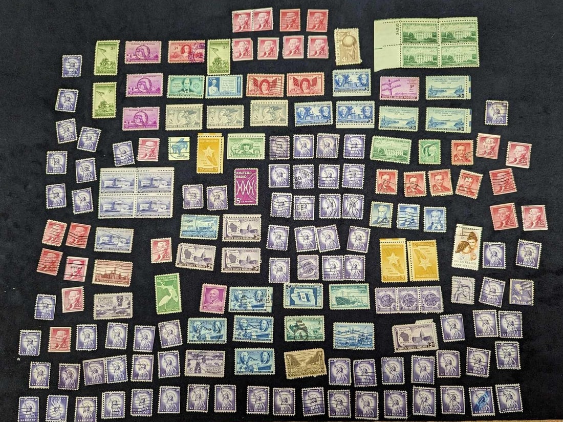 Over 160 Vintage US Postal Stamps (1 of 6)