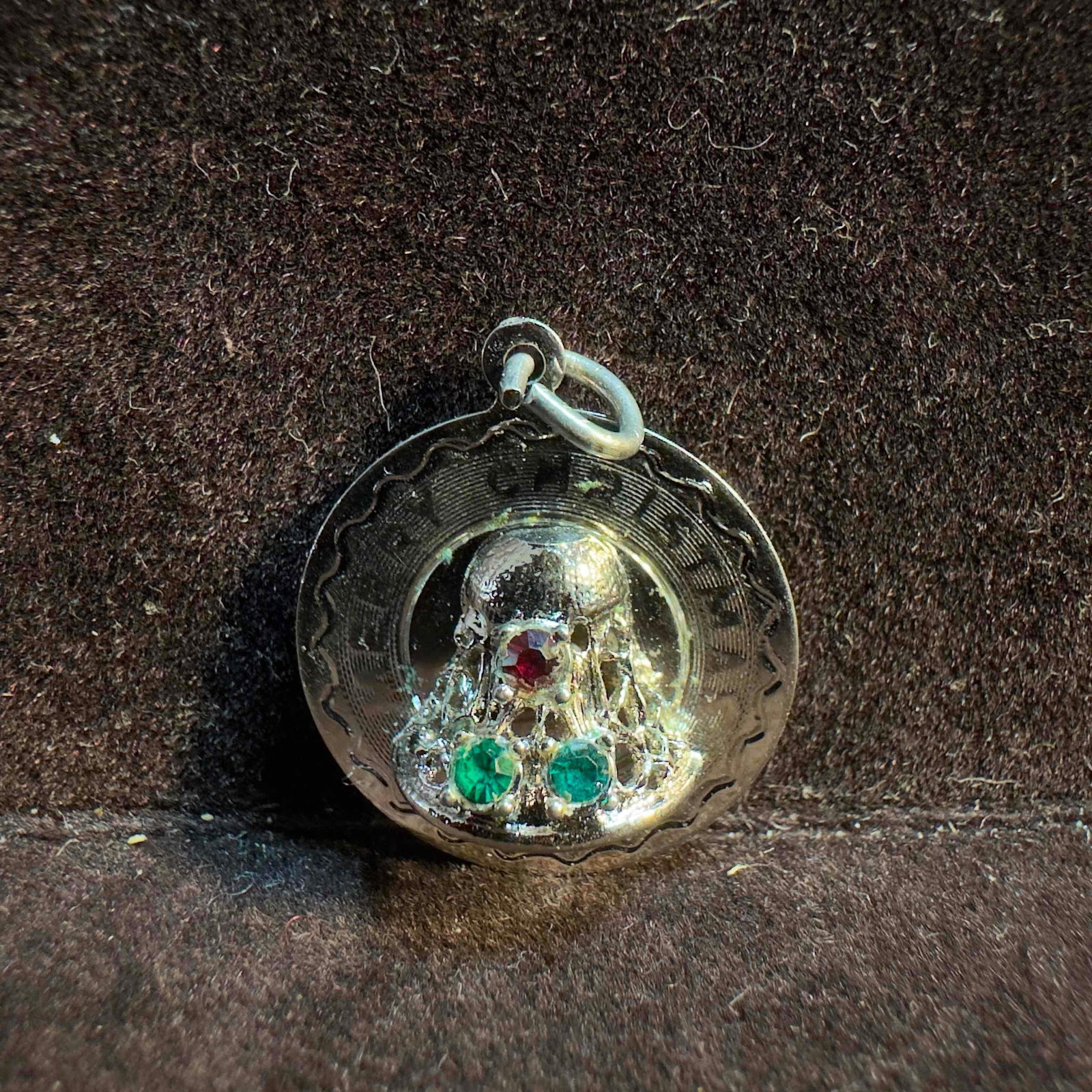 Spencer Sterling Silver Merry Christmas Bell Pendant: This item is in good pre-owned, previously used/displayed condition with noticeable light wear, and surface scratches. Please reference all photos for full details. This piece of jewelry has been test