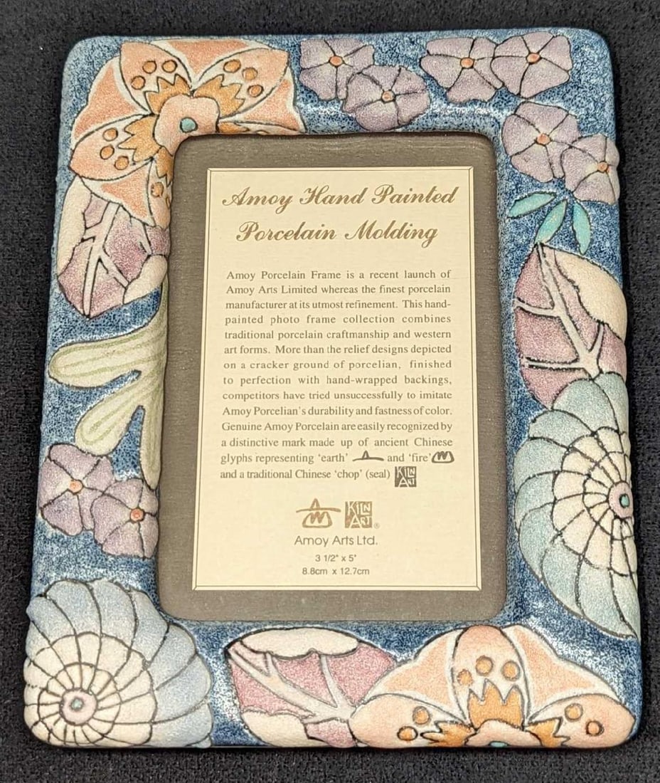 Amoy Hand Painted Porcelain Molding Frame 3 1/2" x 5": Amoy Hand Painted Porcelain Molding Frame 3 1/2" x 5". The frame itself is approx 5 3/8" x 3/4" x 7" and it weighs 1.09lb. There is some wear on the backing.