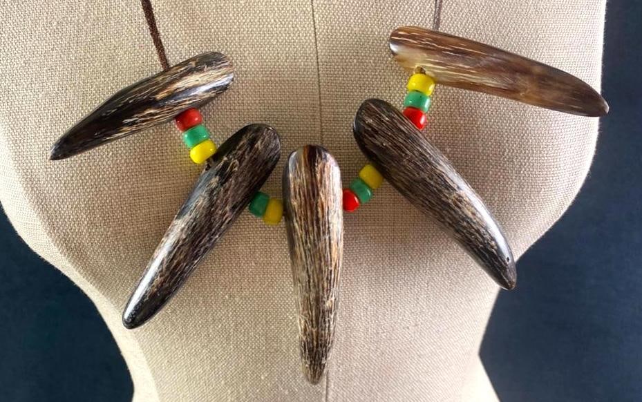 Imitation Bear Claw Necklace (1 of 4)