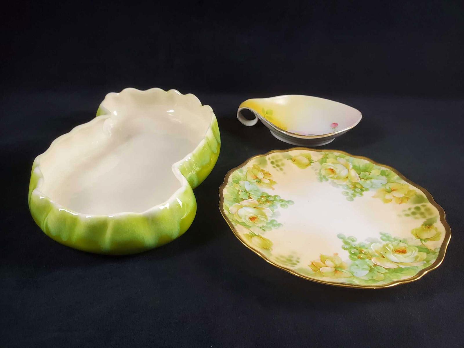 Vintage Hand Painted Ceramic Porcelain Bowls Plate: This lot includes: (1) Porcelain plate by Royal Rudolstadt. Hand painted flowers and grapes with gold colored trimming. Is approx 8 1/2" across. Is in good, vintage condition with minor scuffs/we