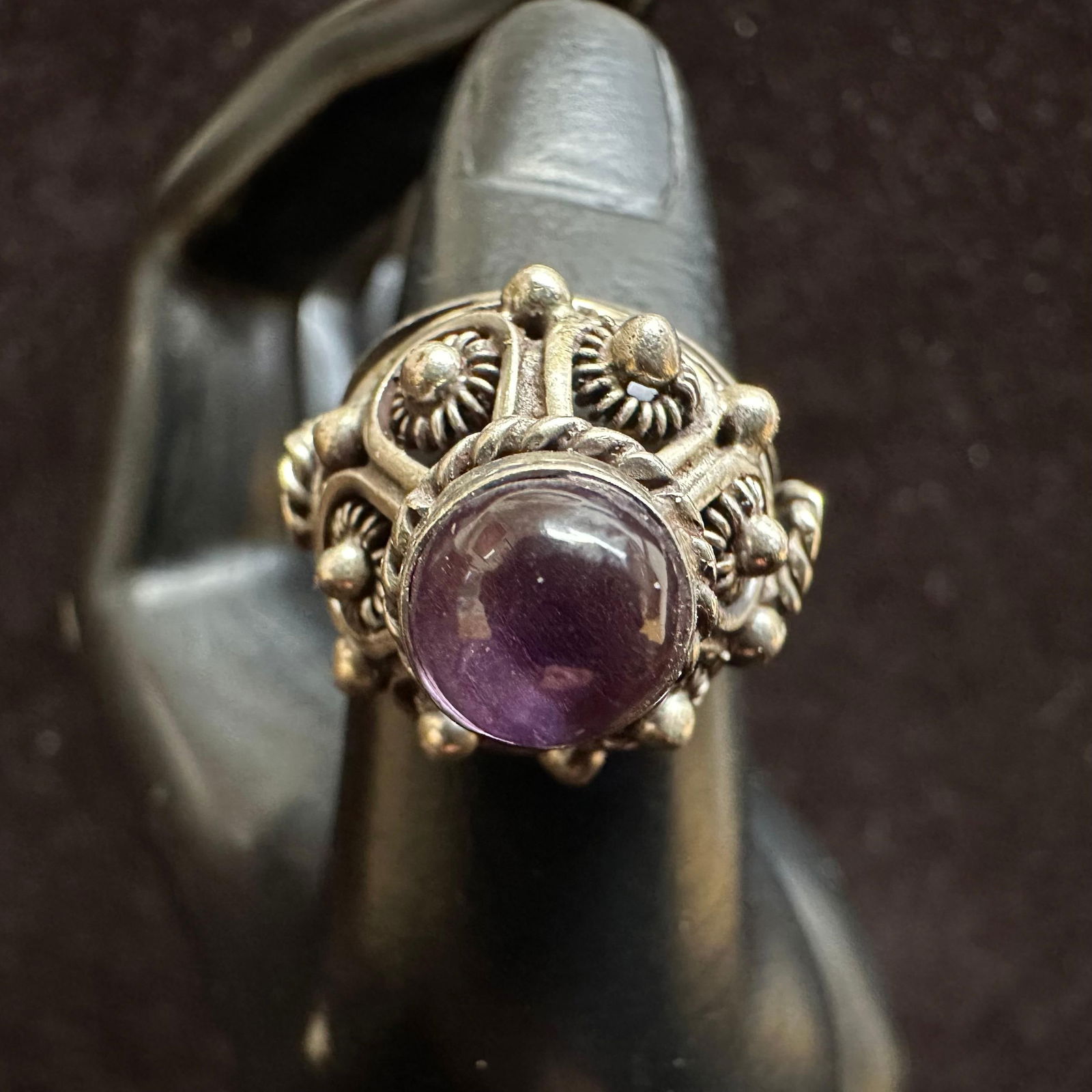 Amethyst Purple Stone Boho Style Silver Ring: This item is in good pre-owned, previously used/displayed condition with noticeable light wear and surface scratches. Please reference all photos for full details. This piece of jewelry has been teste