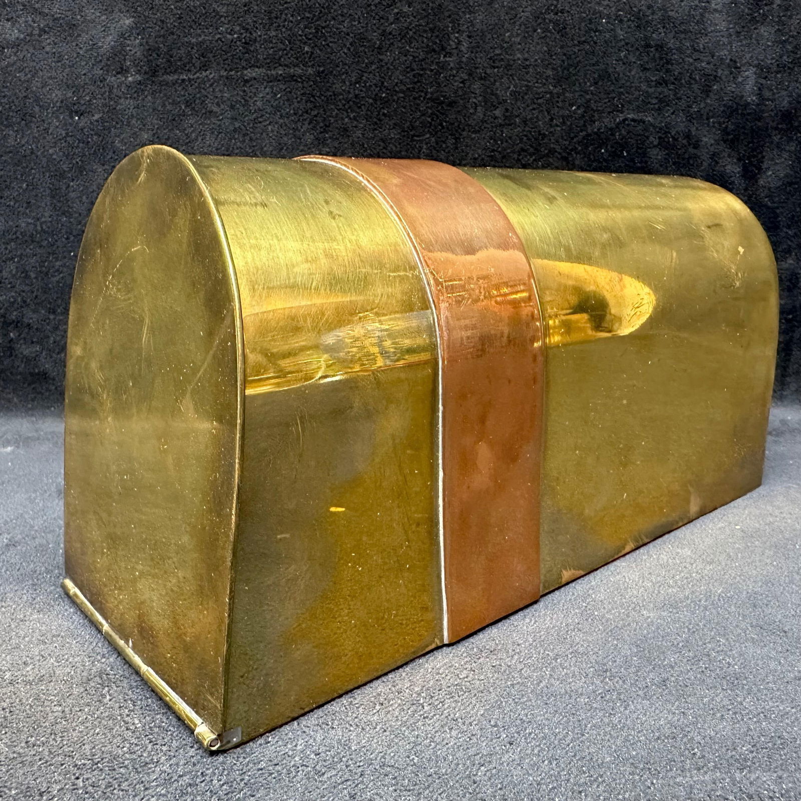 Vintage Sarreid Ltd. Brass and Copper Mailbox Style Decorative Box Spain: Vintage brass and copper decorative box by Sarreid Ltd., made in Spain. Features a rounded mailbox form with a hinged front door and a copper accent band. Constructed from polished brass with visible