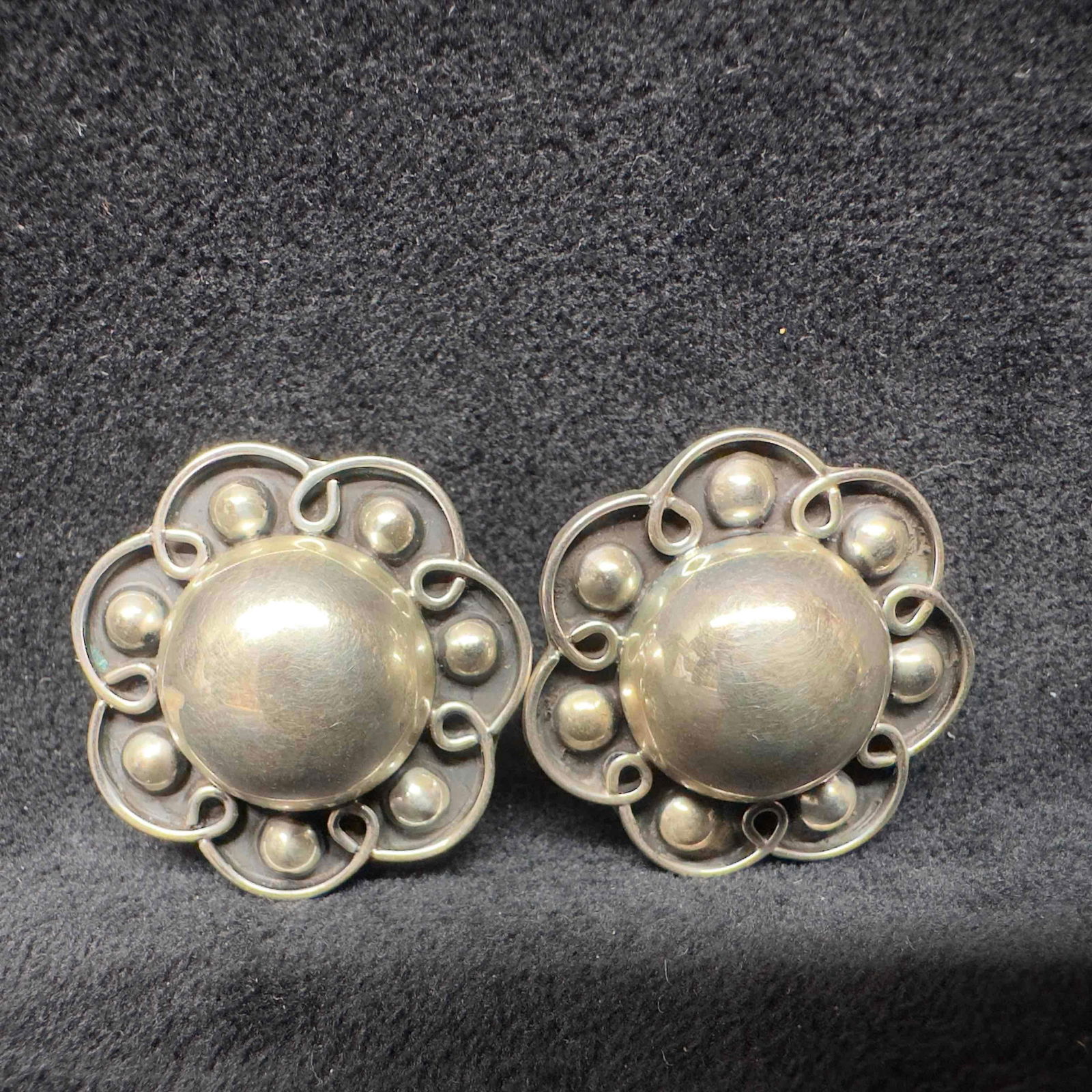 CII 925 Mexico Flower Floral Accent Sterling Silver Earrings: This item is in good pre-owned, previously displayed condition with light wear, and surface scratches. Please reference all photos for full details. This piece of jewelry has been tested and