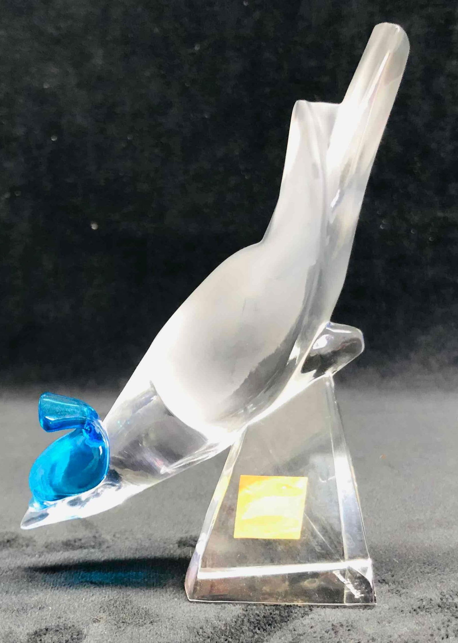 Signed Lalique Crystal Pimlico Blue Jay Figurine: This lot contains Signed Lalique Crystal Pimlico Blue Jay Figurine. It is approx 3 1/4" x 1 1/4" x 4 3/4" and it weighs about 0.6lbs. Overall the Lalique Figurine is in good used condition with s
