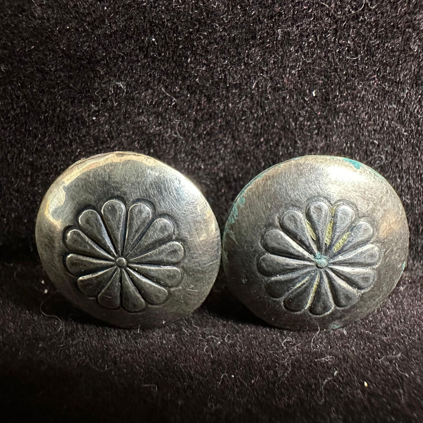 Stylized Flower Silver Round Earrings N47: This item is in good pre-owned, previously used/displayed condition with noticeable light wear and surface scratches. Please reference all photos for full details. This piece of jewelry has been
