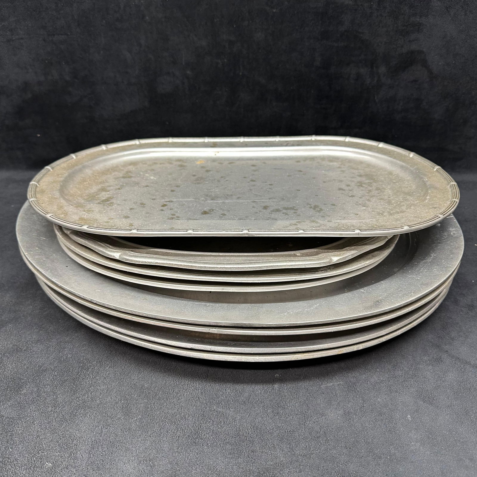 Wilton Armetale Pewter Oval Serving Platters Various Sizes Set of Eight: Set of eight vintage Wilton Armetale pewter serving platters, all oval in shape and made in Columbia, PA, USA. Includes a mix of designs such as Country Ware and Classic Edge patterns. Each platter is