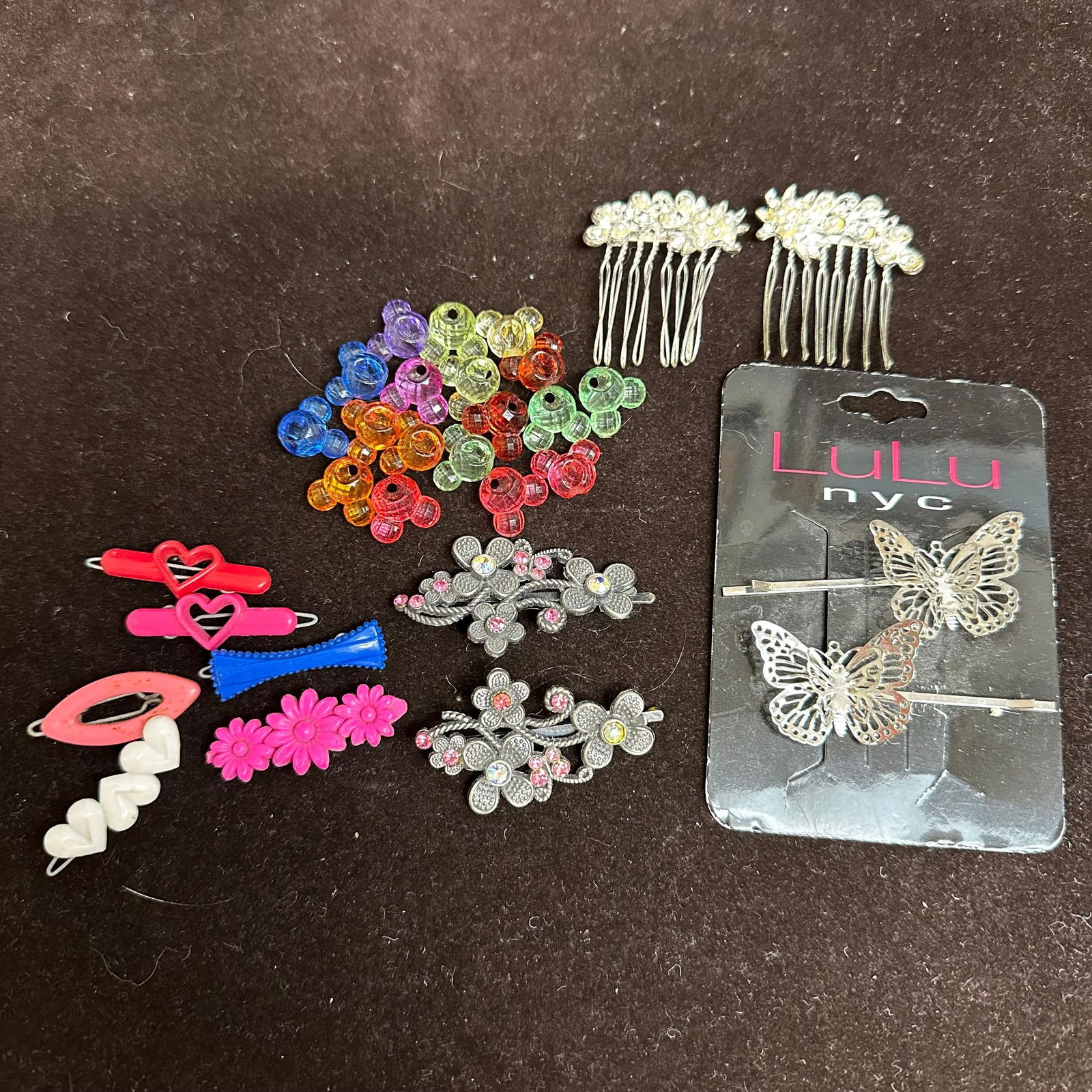 Hair Clips Lot Vintage Plastic Floral Disney Butterfly Set: Hair clips lot with a variety of designs and styles, with some loose Disney plastic beads. These items are in pre-owned, previously displayed condition with light wear and surface scratches. Please re