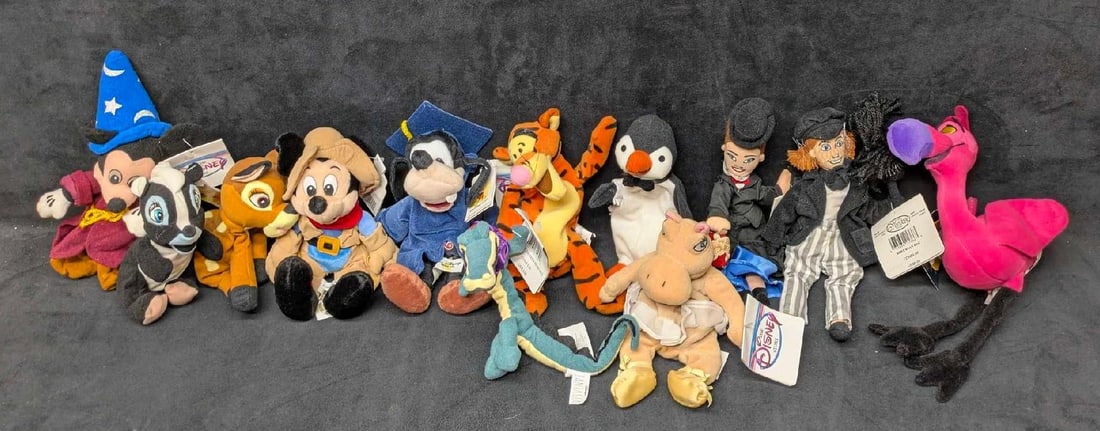 12 Disney Mary Poppins Fantasia Bambi Mickey Goofy Tigger Bean Bags: 12 Disney Mary Poppins Fantasia Bambi Mickey Goofy Tigger Bean Bags. Please see the images for a listing of the included bean bag dolls. All come in one bag that is approx 15" x 13" x 6" and it weighs