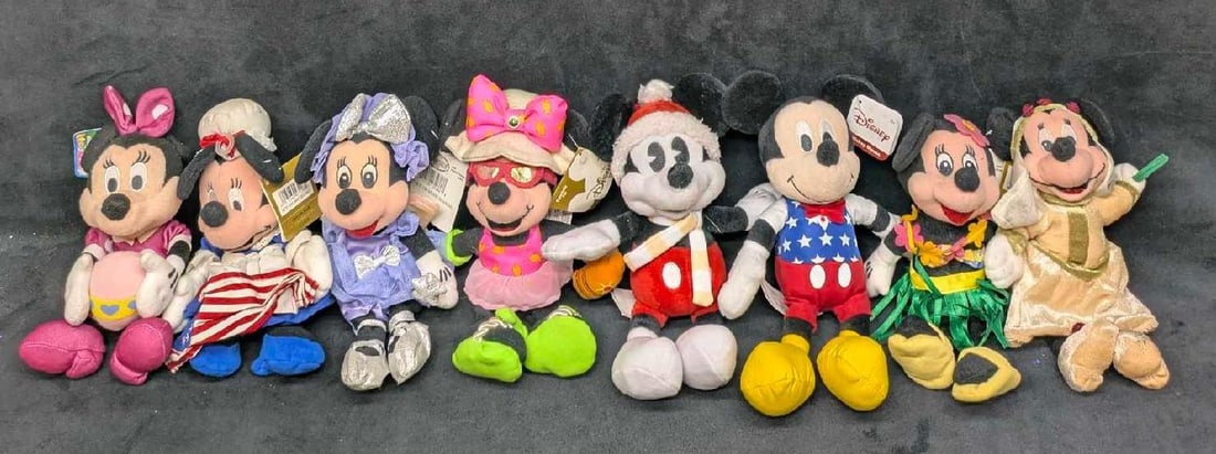 8 Disney Mickey Minnie Mouse Bean Bag And Plush Dolls: 8 Disney Mickey Minnie Mouse Bean Bag And Plush Dolls. Please see the images to see the listing of bean bag and plush dolls included this lot. All come in a bag that is approx 15" x 12" x 6" and it we