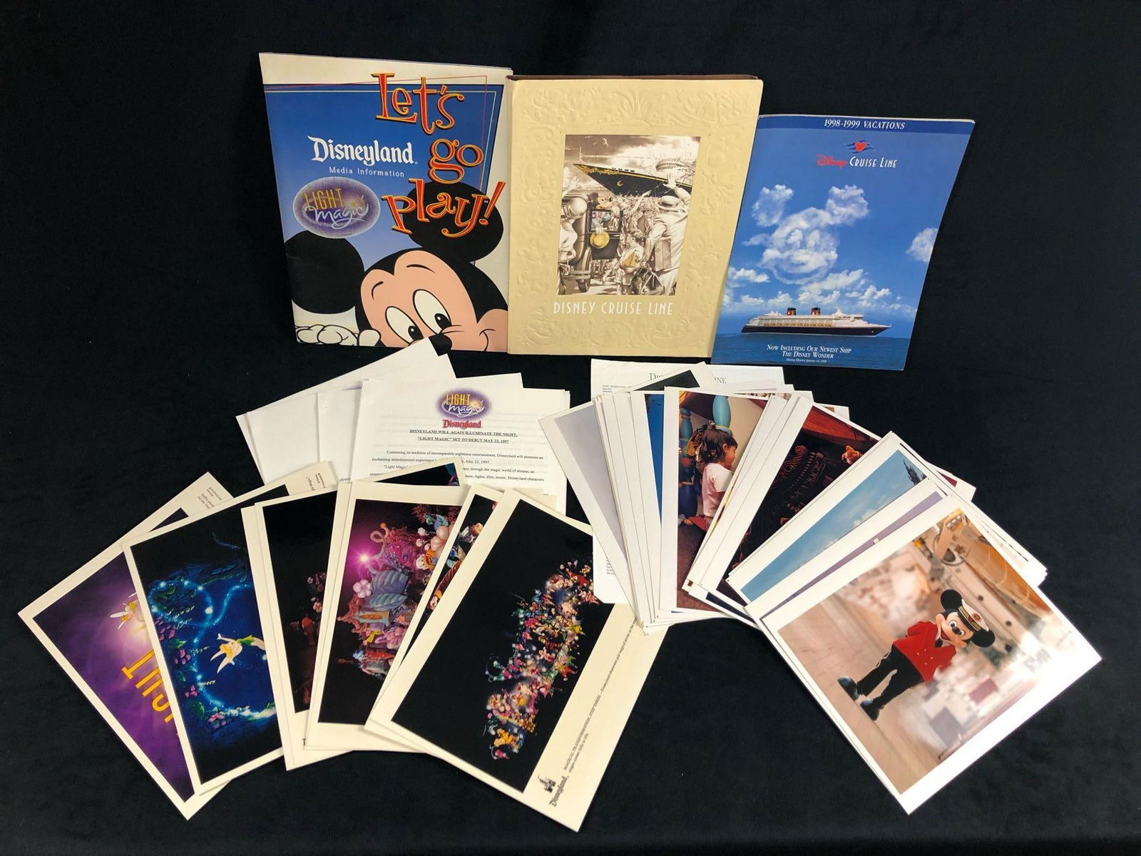 A Lot Of 2 Walt Disney World Disneyland 1998 Disney Cruise Line 1997 Light Magic Media Guest Info: A Lot Of 2 Walt Disney World Disneyland 1998 Disney Cruise Line 1997 Light Magic Media Guest Info This lot features 2 media, guest information and still pictures. The pictures depict the parade Light
