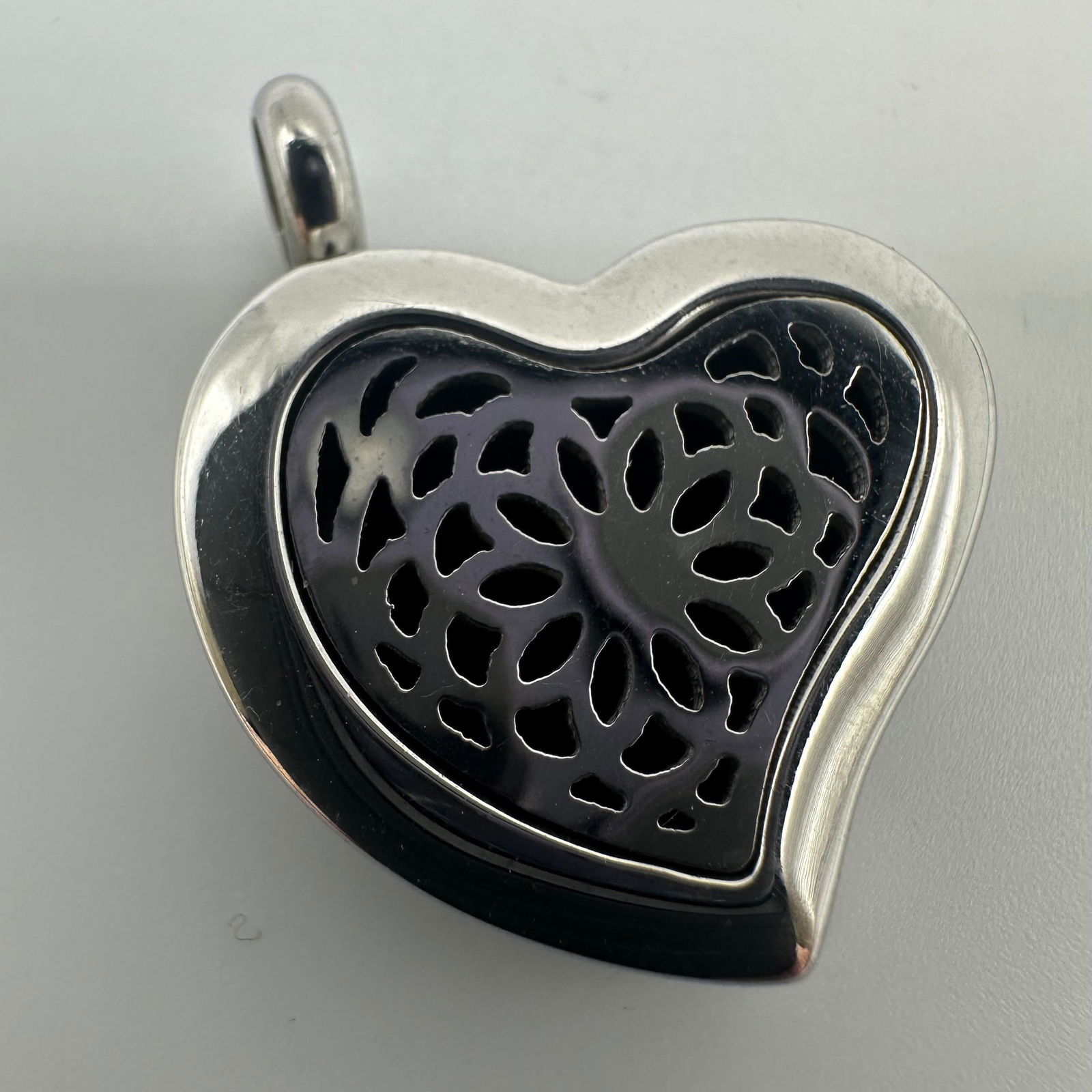 Aromatherapy Stainless Steel Open Silver Tone Heart Pendant: Necklace pendant that serves as a locket for diffusing essential oils. This item is in pre-owned, previously displayed condition with wear and surface markings. Please reference all photos for full de