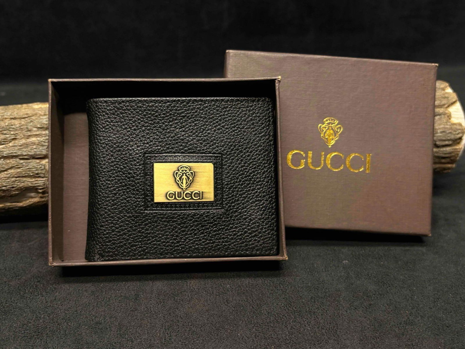 Gucci GG Marmont Leather Wallet Replica: This lot contains a Gucci Replica and its accompanied box. The Golden Crest seen on the box and the gold plate accenting the wallet emulates Gucci's vintage gold-tone knight crest shield charms
